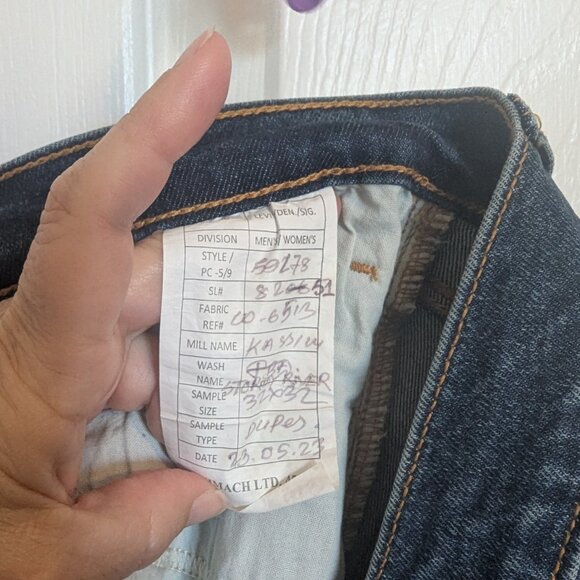 Levi's PREMIUM Denim Sample - 34 x 31 - NWOT | Stonewash | Mid Rise - Picture 6 of 7